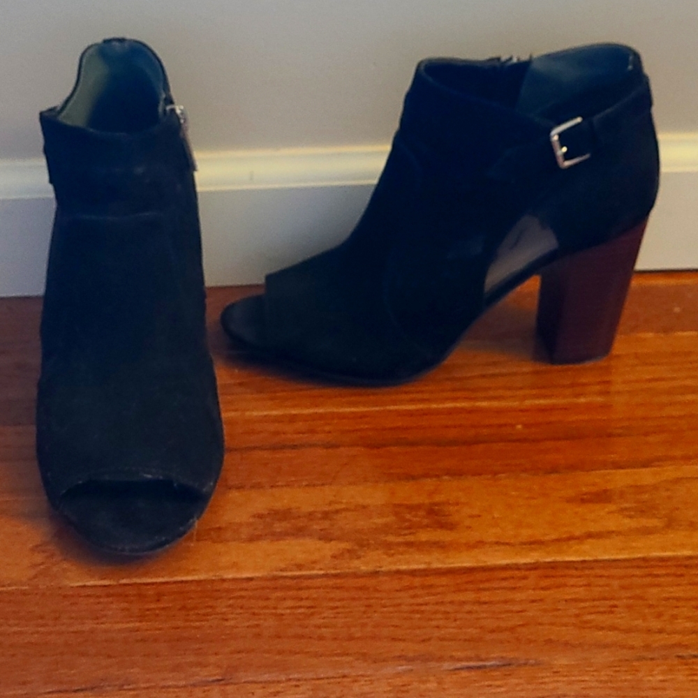 Peep-toe Bootie
